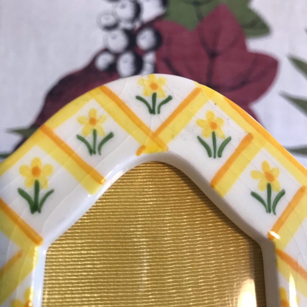 Cottagecore Ceramic Frame - Picture 4 of 7